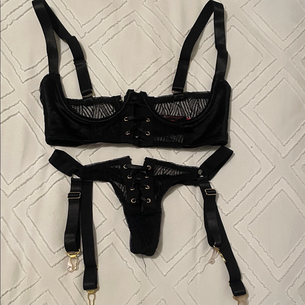 Elegant Black Lace Lingerie Set